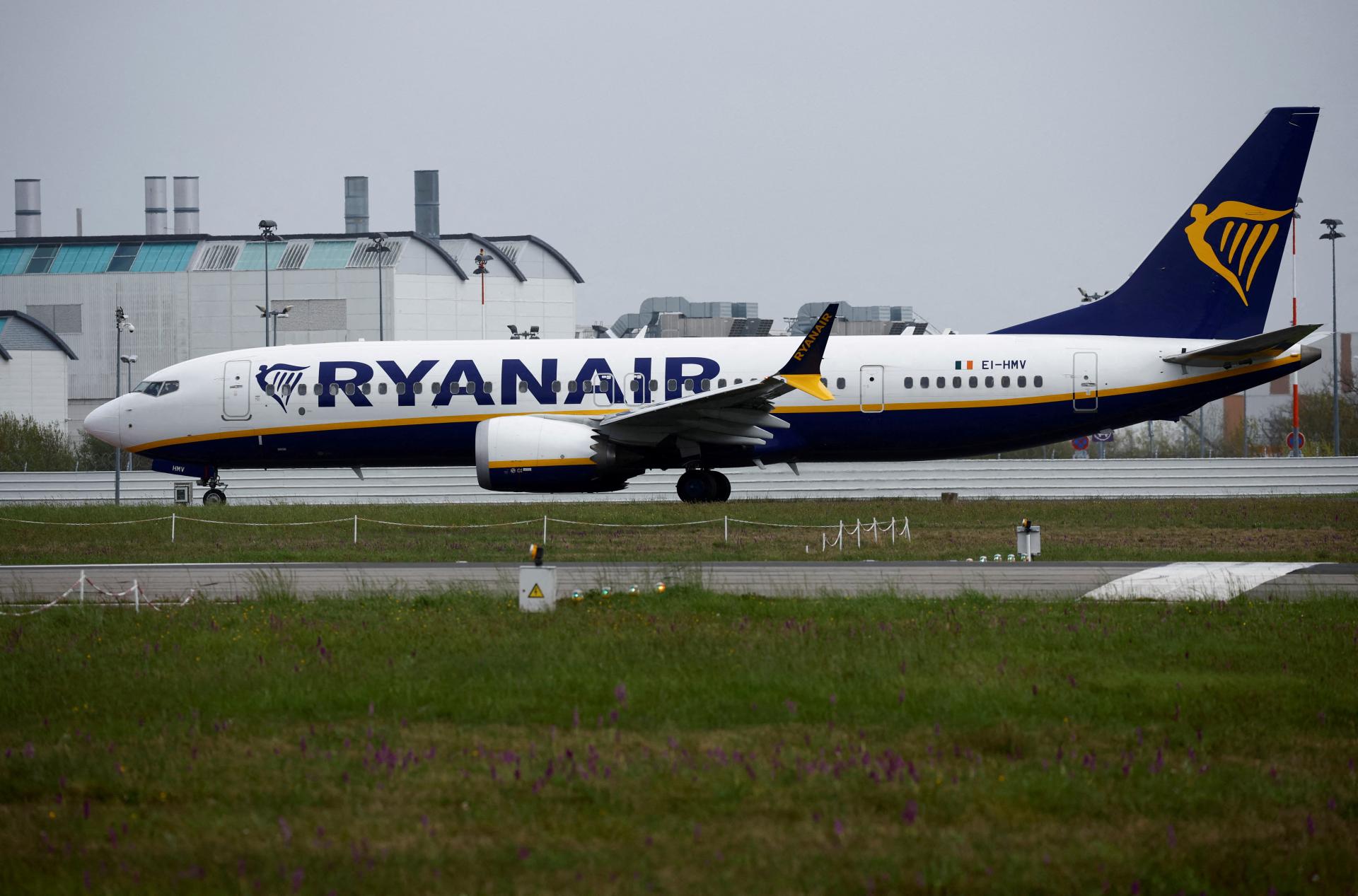 Ryanair predá v tomto roku menej leteniek. Dôvodom sú meškajúce dodávky od Boeingu