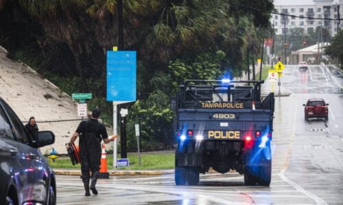 Florida ve strachu. K pevnině se žene obávaný hurikán Debby, hrozí „významné“ záplavy