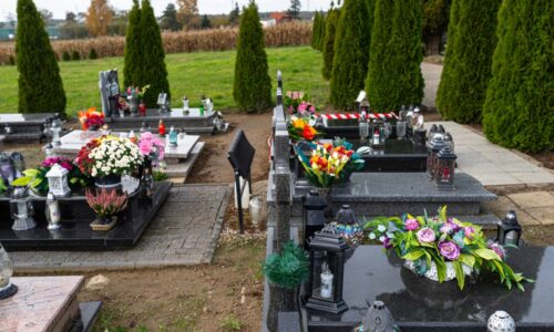 Touto vodou zalejete vosk a bude dobre. Pomník sa zmení pred očami