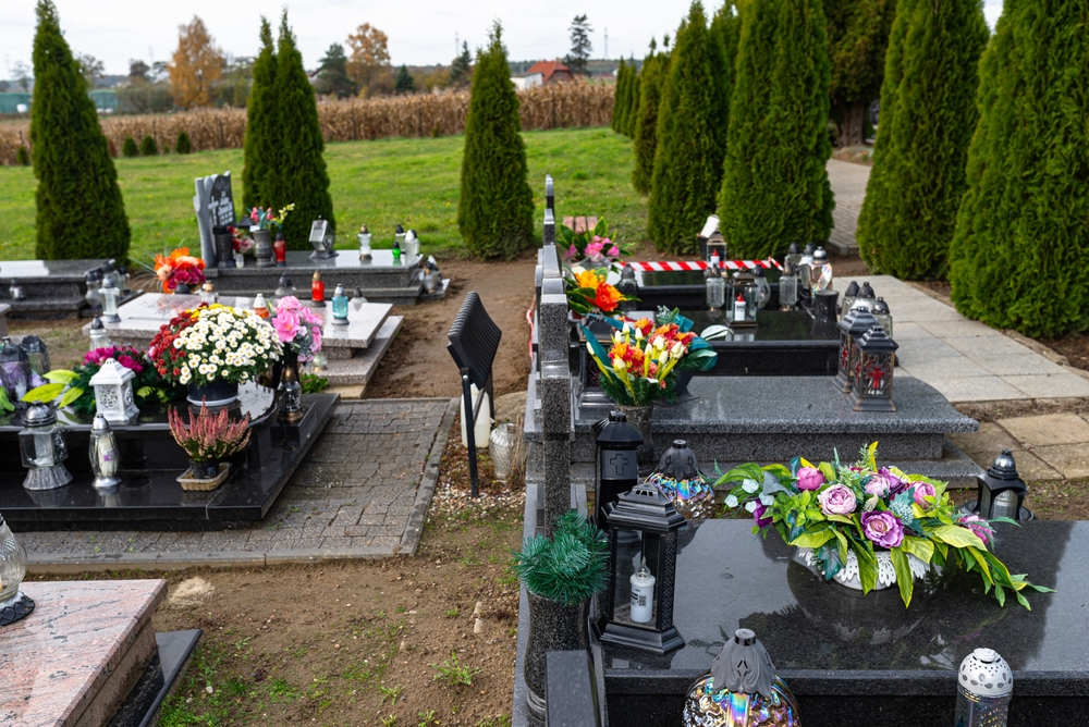 Touto vodou zalejete vosk a bude dobre. Pomník sa zmení pred očami