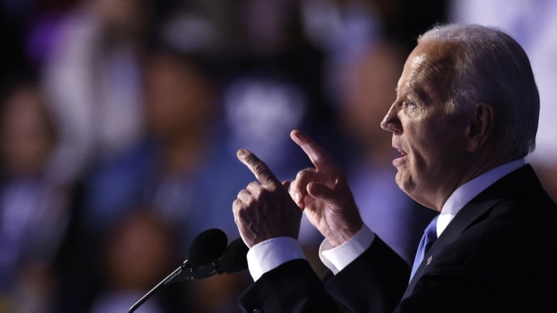 Biden mluvil se Zelenským, slíbil Ukrajině nový balík pomoci: Rakety, munici, protipancéřovky