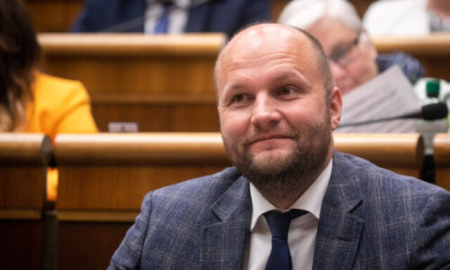 Poslanci Smeru podali trestné oznámenie na Jaroslava Naďa pre korupciu, exminister obrany reagoval krátkym vyhlásením