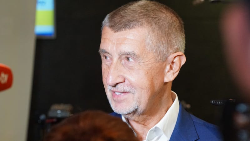 ON-LINE: Babiš rozhodnutí vlády neodkládat volby přijímá. Část hejtmanů má výhrady