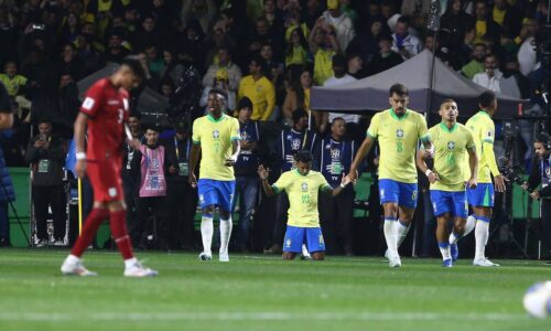 Brazíliu od ďalšieho zaváhania zachánil Rodrygo. Uruguaj sa nedotiahol na Argentínu