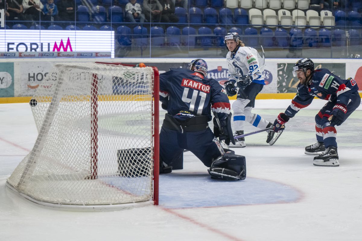 Poprad to v prvom zápase roztočil. Bodovalo až štrnásť hráčov, nový Kanaďan dal hetrik