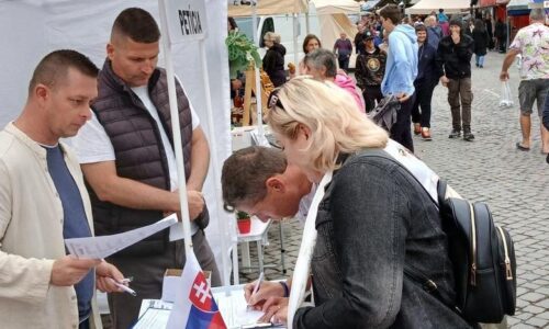 ŠOK pre liberálov: Petíciu SHO za vyhlásenie referenda už podpísalo vyše 52-tisíc Slovákov 