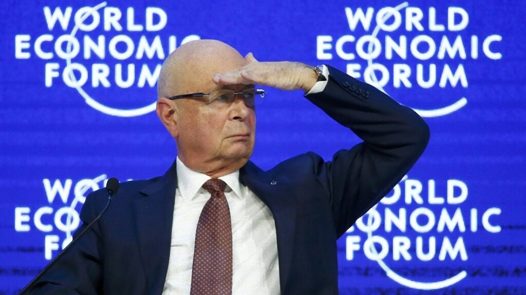 Klaus Schwab vyzývá ke „globální spolupráci“ v boji proti „dezinformacím“