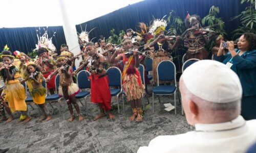 Pápež v Papui Novej Guinei stretne aj svojho argentínskeho priateľa