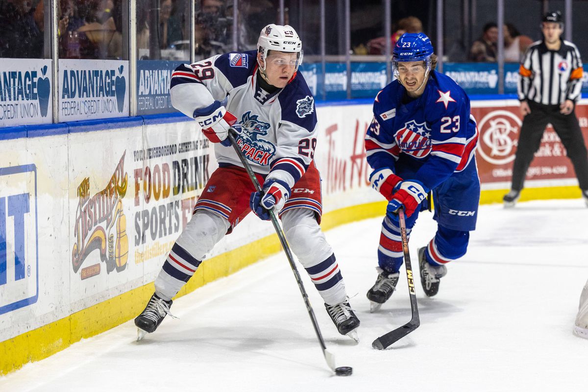 Adam Sýkora sezónu v NHL nezačne. V utorok ho Rangers povolali, v stredu je opäť na farme