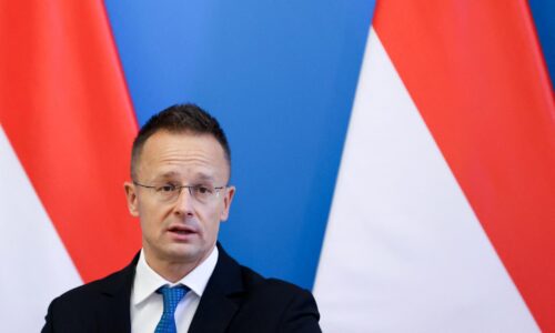 Vstup Ukrajiny do NATO by viedol k tretej svetovej vojne, vyhlásil Szijjártó