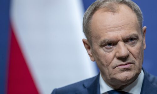 Migranti idúci cez Bielorusko majú výcvik zo Sýrie a Iránu, tvrdí Tusk a hovorí o organizovaných skupinách