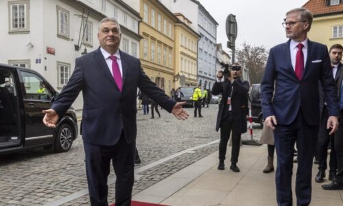 Fiala je jeden z nejlépe placených premiérů v EU. Před ním jsou pouze Orbán a Fico