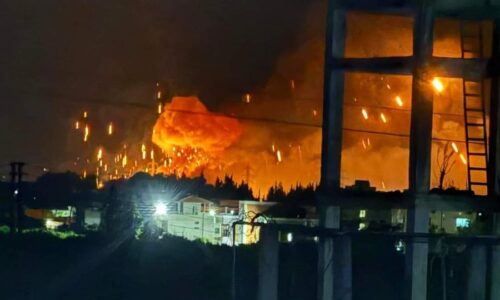 Video: Izrael zasiahol muničný sklad v blízkosti ruskej leteckej základne Chmeimím v Sýrii