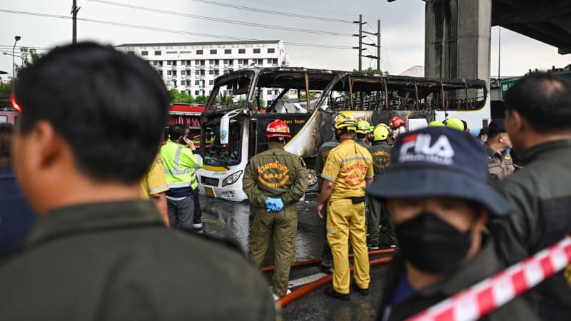 V Thajsku shořel školní autobus. Podle úřadů přišlo v plamenech o život až 25 lidí