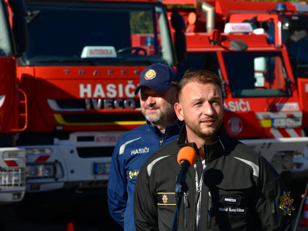 V Lešti otvorili rezortnú autoškolu Ministerstva vnútra SR: Otvoriť ju prišiel aj minister Šutaj Eštok