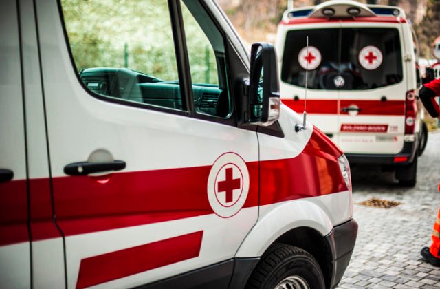 186 sanitka 640x420.jpg Vo volebnej miestnosti skolabovala žena, záchranári mali v súvislosti s voľbami aj ďalšie výjazdy