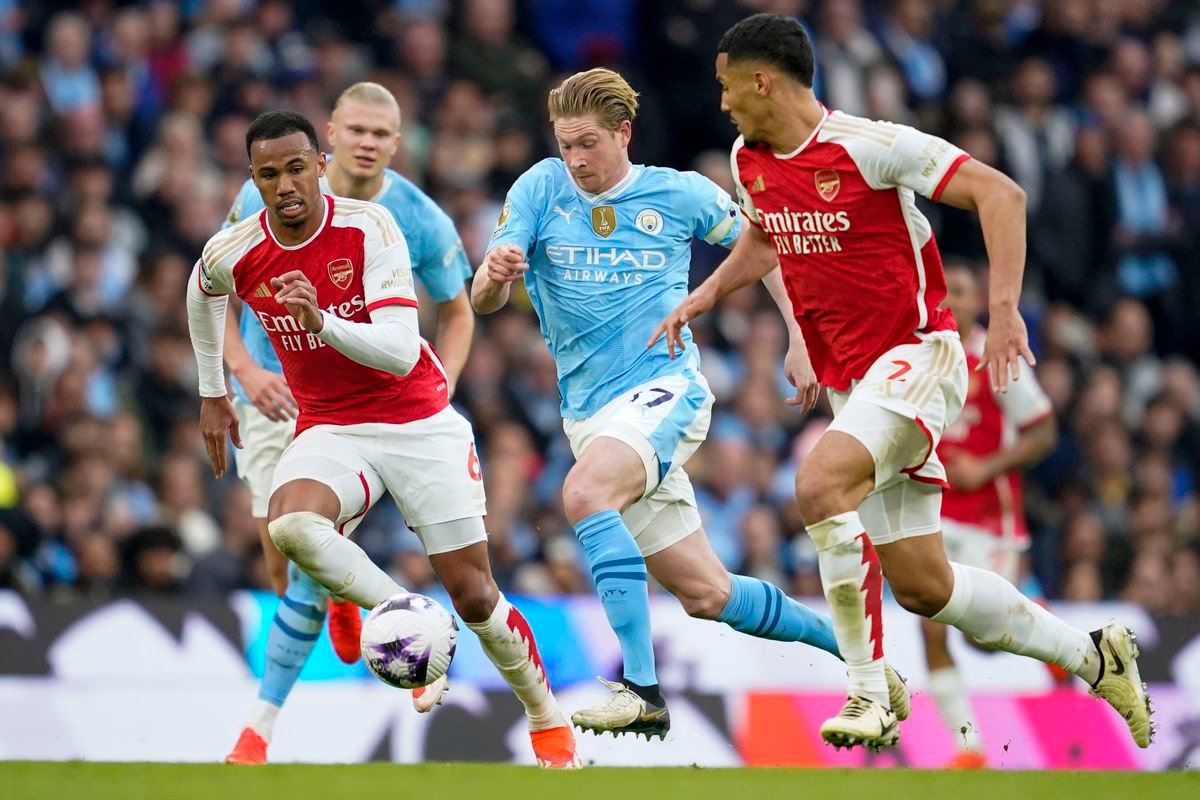 City v šlágri s Arsenalom len remizovalo, Liverpool doviedol celozápasovú dominanciu do víťazstva