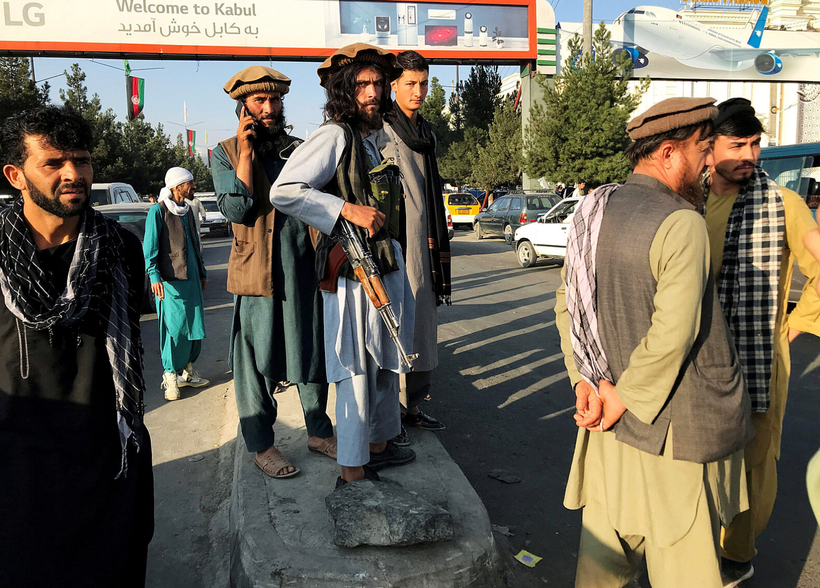 v afganistane sú pre porušenie zákonov zadržiavaní niekoľkí američania, informuje taliban V Afganistane sú pre porušenie zákonov zadržiavaní niekoľkí Američania, informuje Taliban