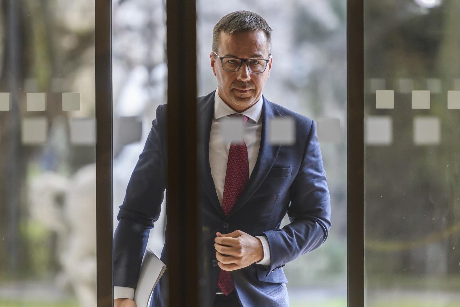 prioritou vlády zostáva v prvom rade zamestnať slovenských občanov, vyhlásil erik tomáš Prioritou vlády zostáva v prvom rade zamestnať slovenských občanov, vyhlásil Erik Tomáš