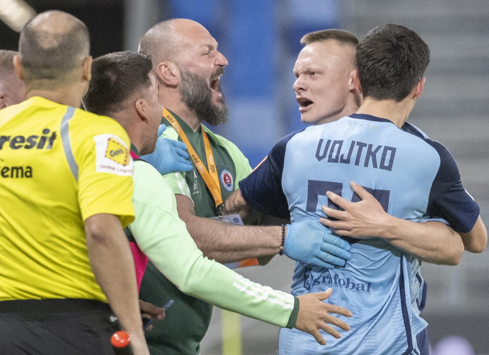 slovan zdolal podbrezovú v skupine o titul. tri body zariadil v prvej minúte nadstavenia marcelli Slovan zdolal Podbrezovú v skupine o titul. Tri body zariadil v prvej minúte nadstavenia Marcelli