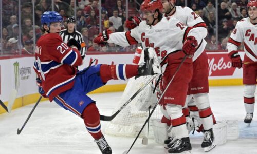 Pospíšil strelil ôsmy gól v sezóne, Colorado a Vancouver idú do play off. Slafkovského séria sa skončila