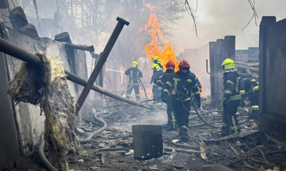 Rusko útočilo na Kyjev v dvoch vlnách, z okupovaného Krymu vypálilo aj dve balistické rakety