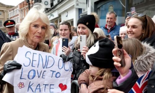 Královská rodina o nemocné Kate: Camilla prolomila mlčení, Sarah poslala dojemný vzkaz