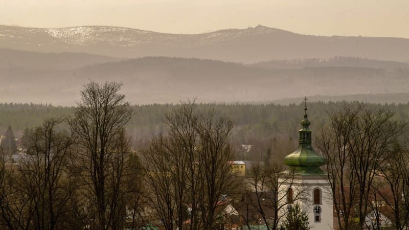 modrého nebe se nedočkáme. saharský prach opět zakalí oblohu, meteorologové vydali varování Modrého nebe se nedočkáme. Saharský prach opět zakalí oblohu, meteorologové vydali varování
