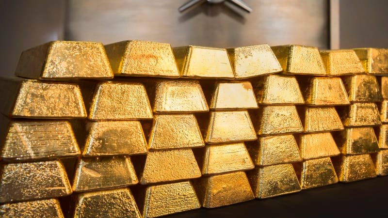 centrální bankéři světa chytili zlatou horečku. Česko už má v drahém kovu 50 miliard Centrální bankéři světa chytili zlatou horečku. Česko už má v drahém kovu 50 miliard