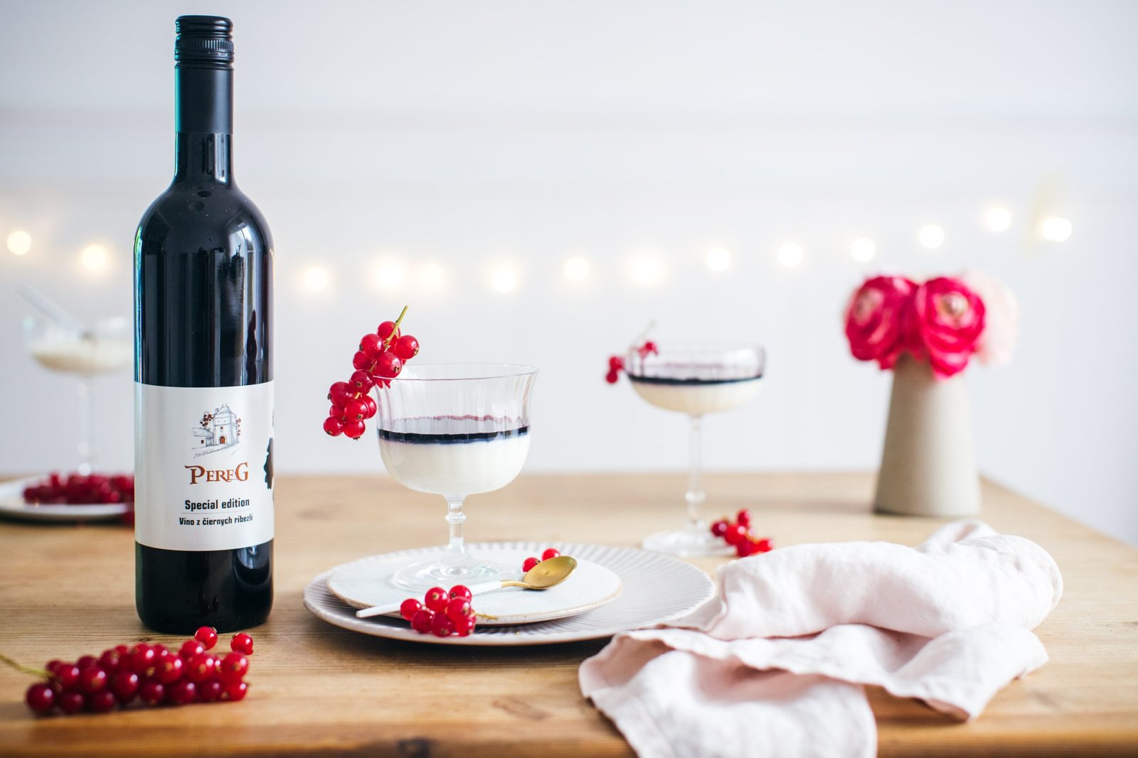 Vanilková panna cotta s vínovou omáčkou