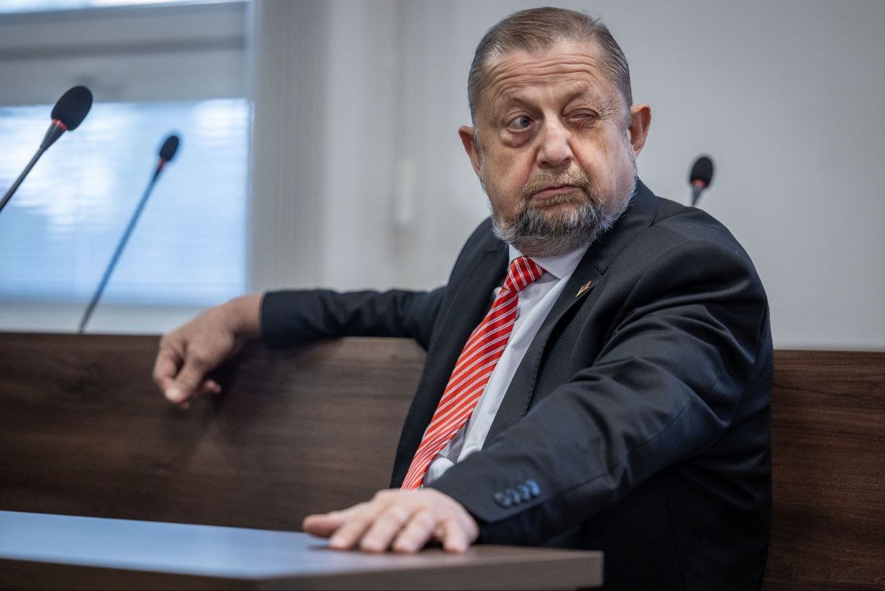 Štefan Harabin Štefan Harabin vylučuje, že by vymenil podporu Petra Pellegriniho za kandidatúru na Ústavný súd