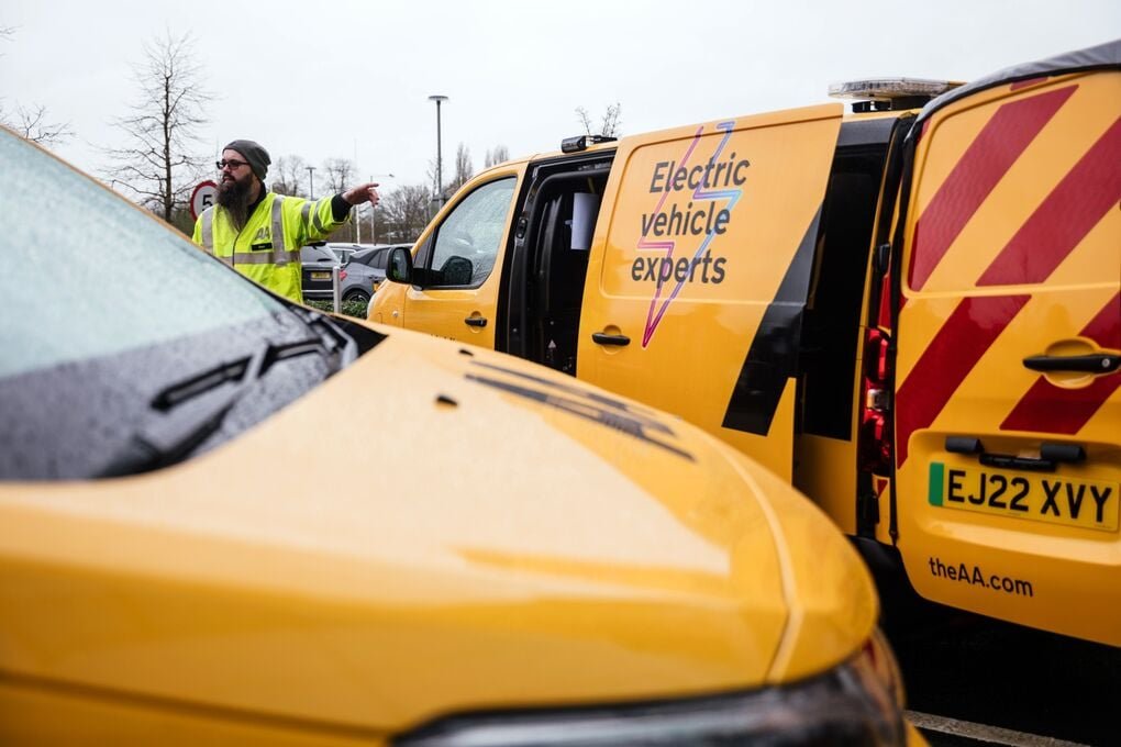 bloomberg: elektromobily míří na vrakoviště, protože nedostatek mechaniků zvyšuje náklady na opravy Bloomberg: Elektromobily míří na vrakoviště, protože nedostatek mechaniků zvyšuje náklady na opravy