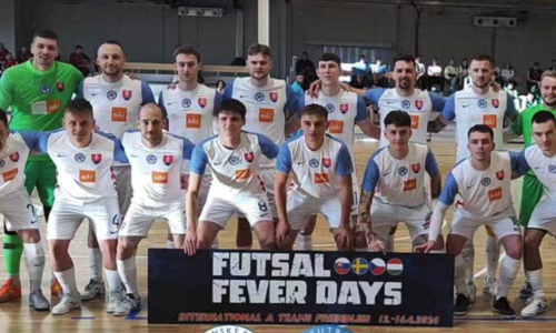 Slováci vstúpili do domáceho turnaja prehrou