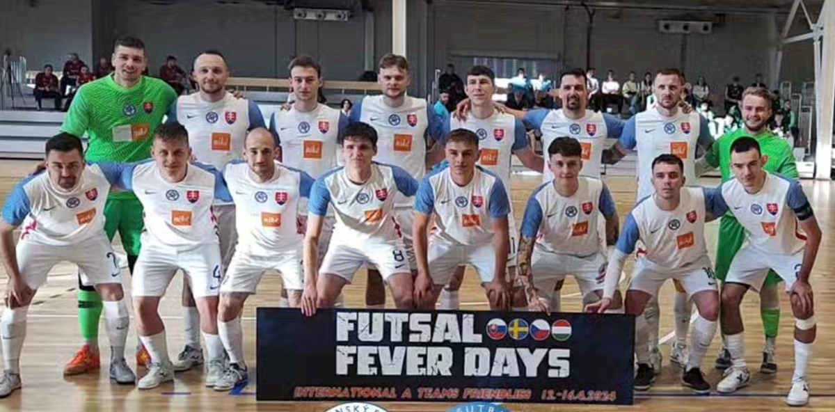 Slováci vstúpili do domáceho turnaja prehrou