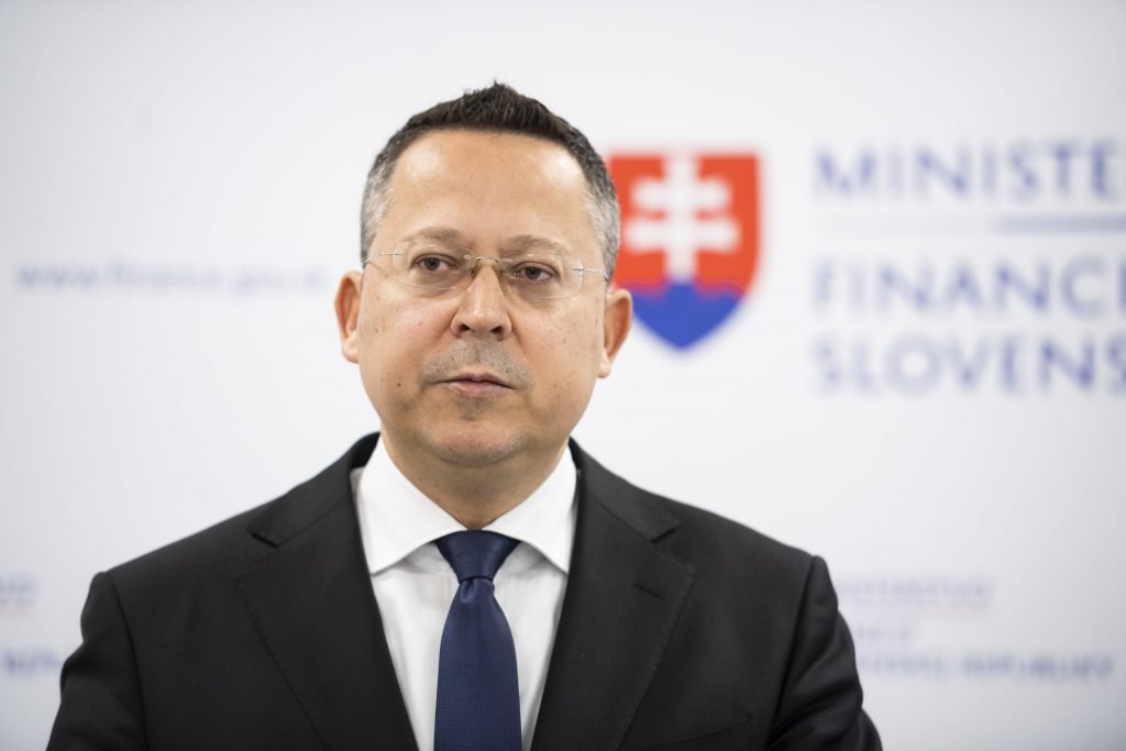 slovensko predalo švajčiarskym investorom dlhopisy za 635 miliónov eur, prezradil rezort financií Slovensko predalo švajčiarskym investorom dlhopisy za 635 miliónov eur, prezradil rezort financií