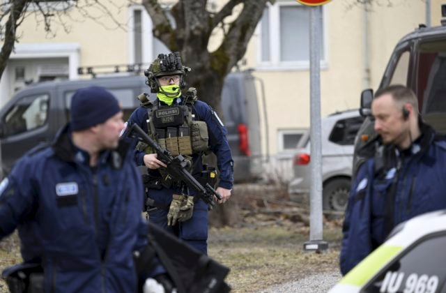 23948 finland school shooting 55524 640x420.jpg Fínsky šiestak počas vypočúvania políciou povedal, že v škole strieľal, lebo ho šikanovali