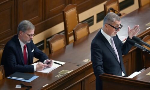 Sněmovnu čeká další třaskavé jednání. Opozice bude „grilovat“ Fialu za nepřiznaný milion