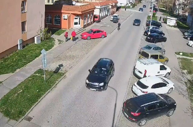 25141 moncicic 640x420.jpg Akcia Mončiči úspešne ukončila obchodovanie s drogami, kriminálna polícia po naháňačke v Šali zadržala odsúdeného muža (video)