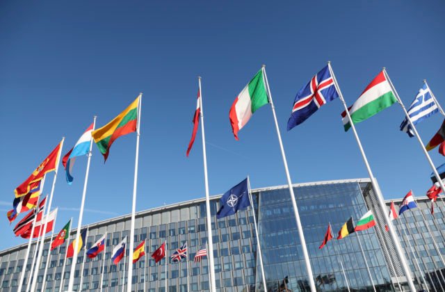 27096 belgium nato foreign ministers 17937 640x420.jpg Parlamentné zhromaždenie aliancie žiada, aby Ukrajina mohla zasiahnuť Rusko zbraňami dodanými Západom
