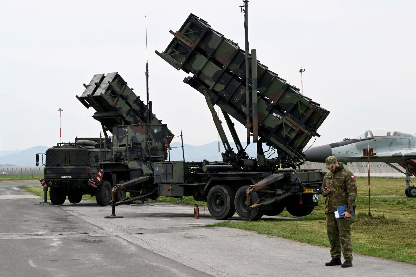 armáda sa chystá opraviť deravý dáždnik nad našimi hlavami. možno ho zapláta izraelský raketový komplet Armáda sa chystá opraviť deravý dáždnik nad našimi hlavami. Možno ho zapláta izraelský raketový komplet