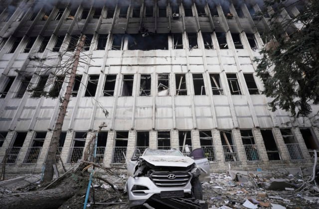 31328 aptopix russia ukraine war 01139 640x420.jpg Rekonštrukcia Charkova si vyžiada vyše desať miliárd dolárov, to podľa jeho starostu nezvládne žiadne mesto na svete