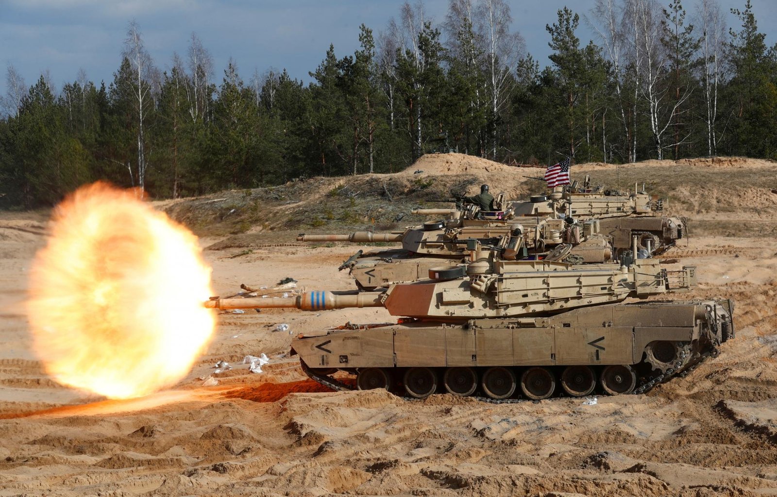 ukrajinci dočasne sťahujú americké tanky abrams. zistili, že majú jeden vážny nedostatok Ukrajinci dočasne sťahujú americké tanky Abrams. Zistili, že majú jeden vážny nedostatok