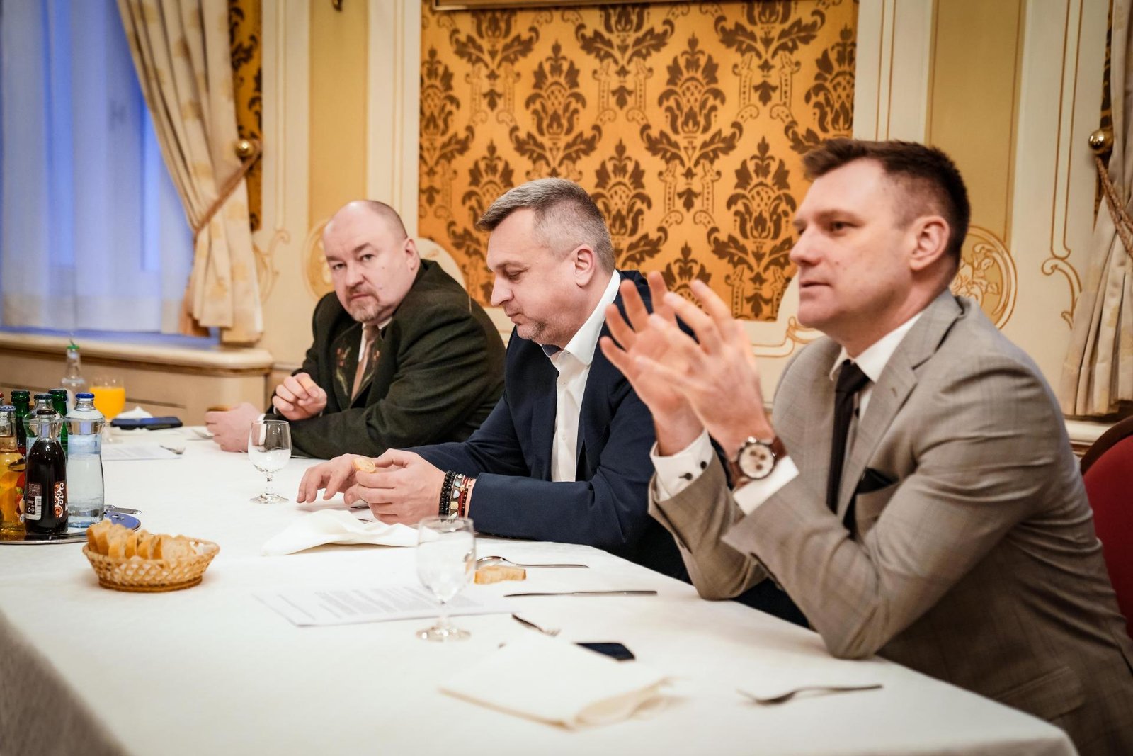 ak nesplnia nové pravidlá, skončia. národniari posielajú do parlamentu kontroverzný návrh o mimovládkach Ak nesplnia nové pravidlá, skončia. Národniari posielajú do parlamentu kontroverzný návrh o mimovládkach