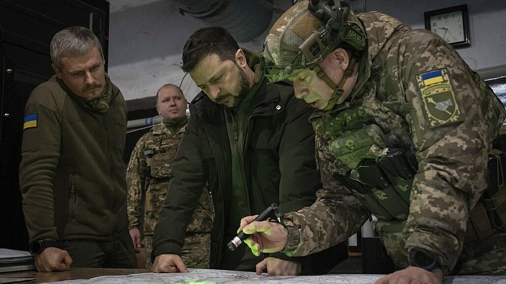 Veliteľ ukrajinskej armády Syrskyj pripustil, že Rusku sa miestami darí postupovať Veliteľ ukrajinskej armády Syrskyj pripustil, že Rusku sa miestami darí postupovať