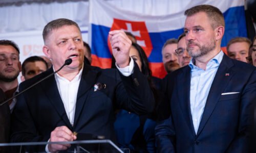 Ficova vláda ohrozuje schopnosť krajiny bojovať proti korupcii a chrániť rozpočet únie. Europarlament bude hovoriť s Radou a Komisiou