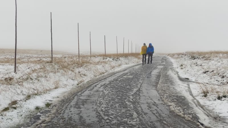 Mráz a sníh zasáhnou Česko od severu. Sledujte RADAR, místy napadnou desítky centimetrů