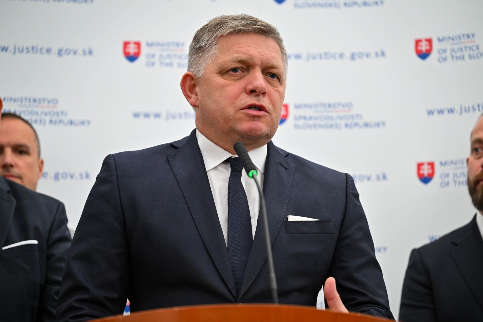 fico hovorí o možnom "treste západu" za nezvolenie korčoka do úradu, poukázal aj na antikampaň opozície Fico hovorí o možnom „treste Západu“ za nezvolenie Korčoka do úradu, poukázal aj na antikampaň opozície