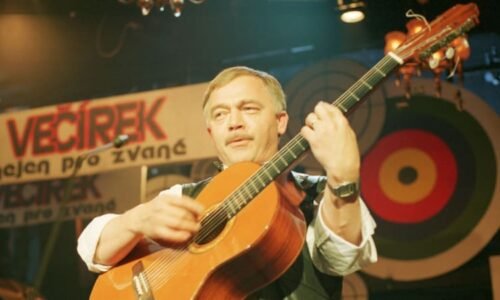 Nedožité osmdesátiny Karla Kryla. Jeho bratr říká, že by písničkář chtěl lepší pomoc Ukrajině