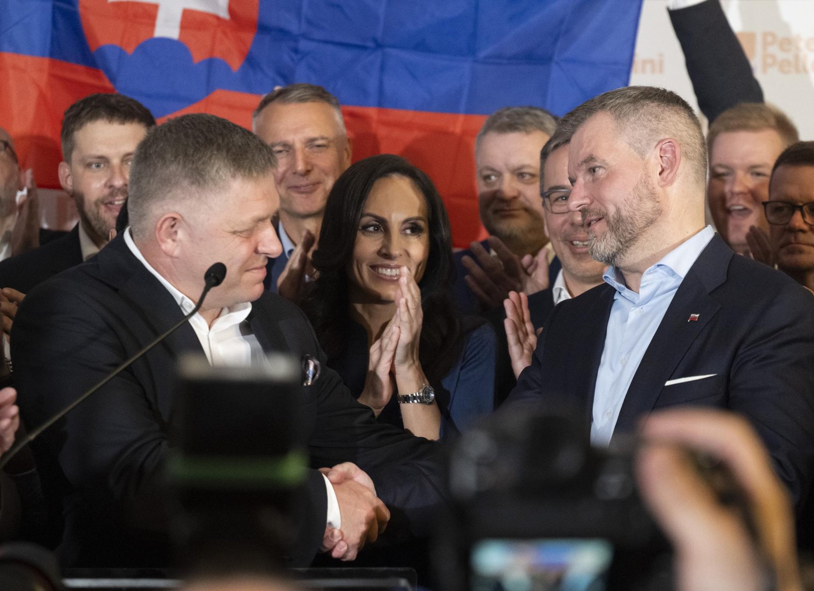 fico gratuloval pellegrinimu: voľby dopadli skvele. Ľudia ukázali, že rozoznávajú, čo tejto krajne hrozí Fico gratuloval Pellegrinimu: Voľby dopadli skvele. Ľudia ukázali, že rozoznávajú, čo tejto krajne hrozí