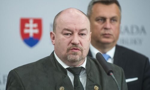 SaS chce odvolávať Huliaka z postu predsedu výboru. Dôvodom je cigareta v parlamente